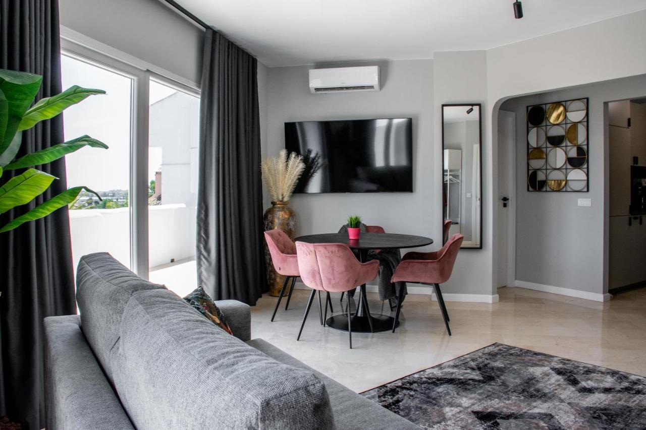 Leos Mijas Golf Apartment ฟูเอนฮิโรลา ภายนอก รูปภาพ