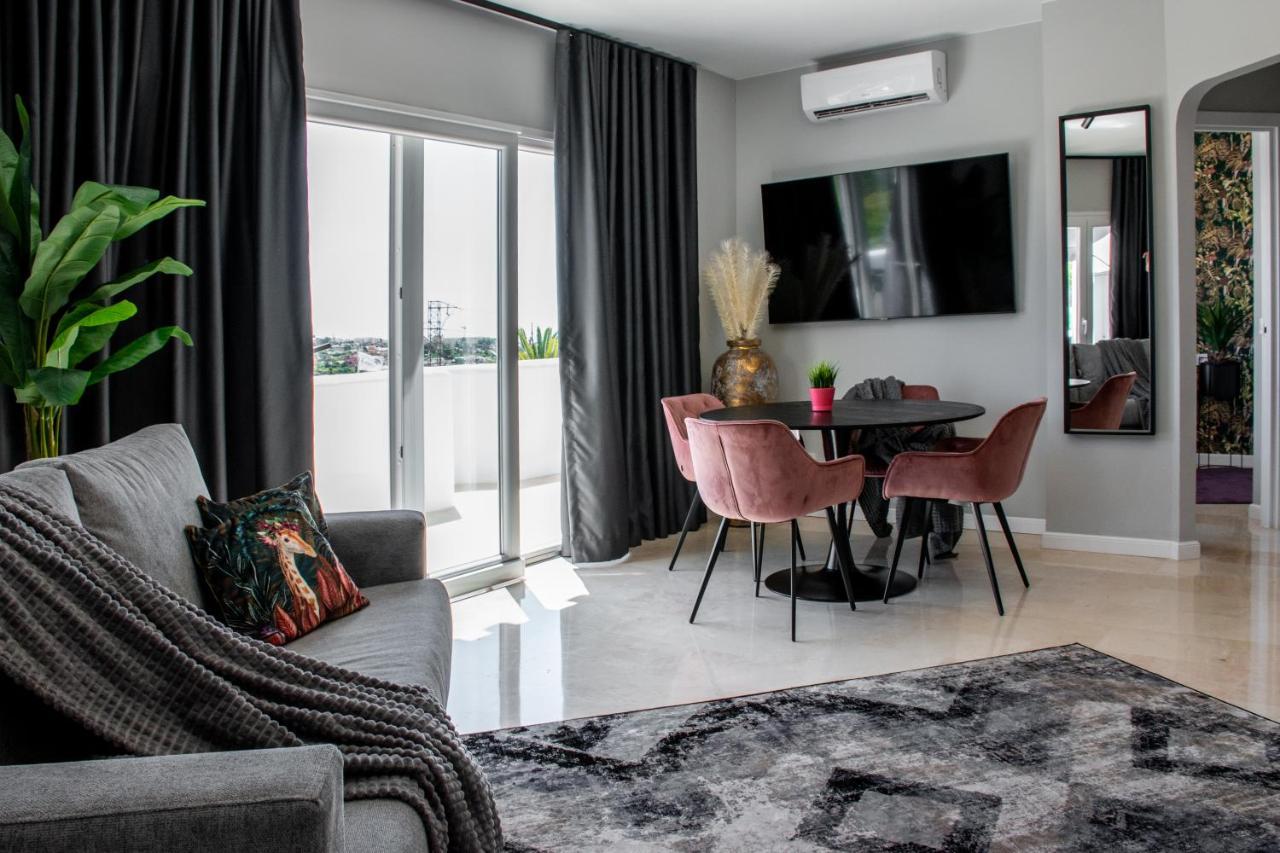 Leos Mijas Golf Apartment ฟูเอนฮิโรลา ภายนอก รูปภาพ