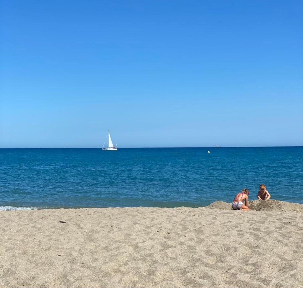 Leos Mijas Golf Apartment ฟูเอนฮิโรลา ภายนอก รูปภาพ