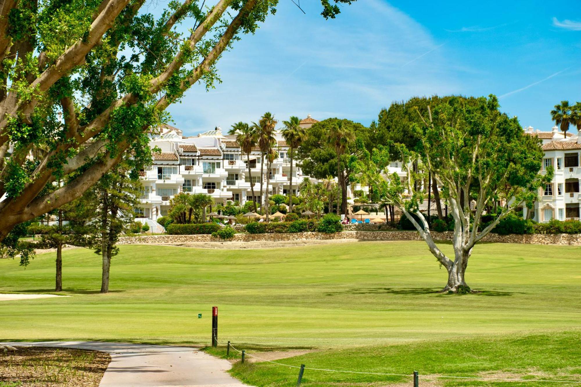 Leos Mijas Golf Apartment ฟูเอนฮิโรลา ภายนอก รูปภาพ