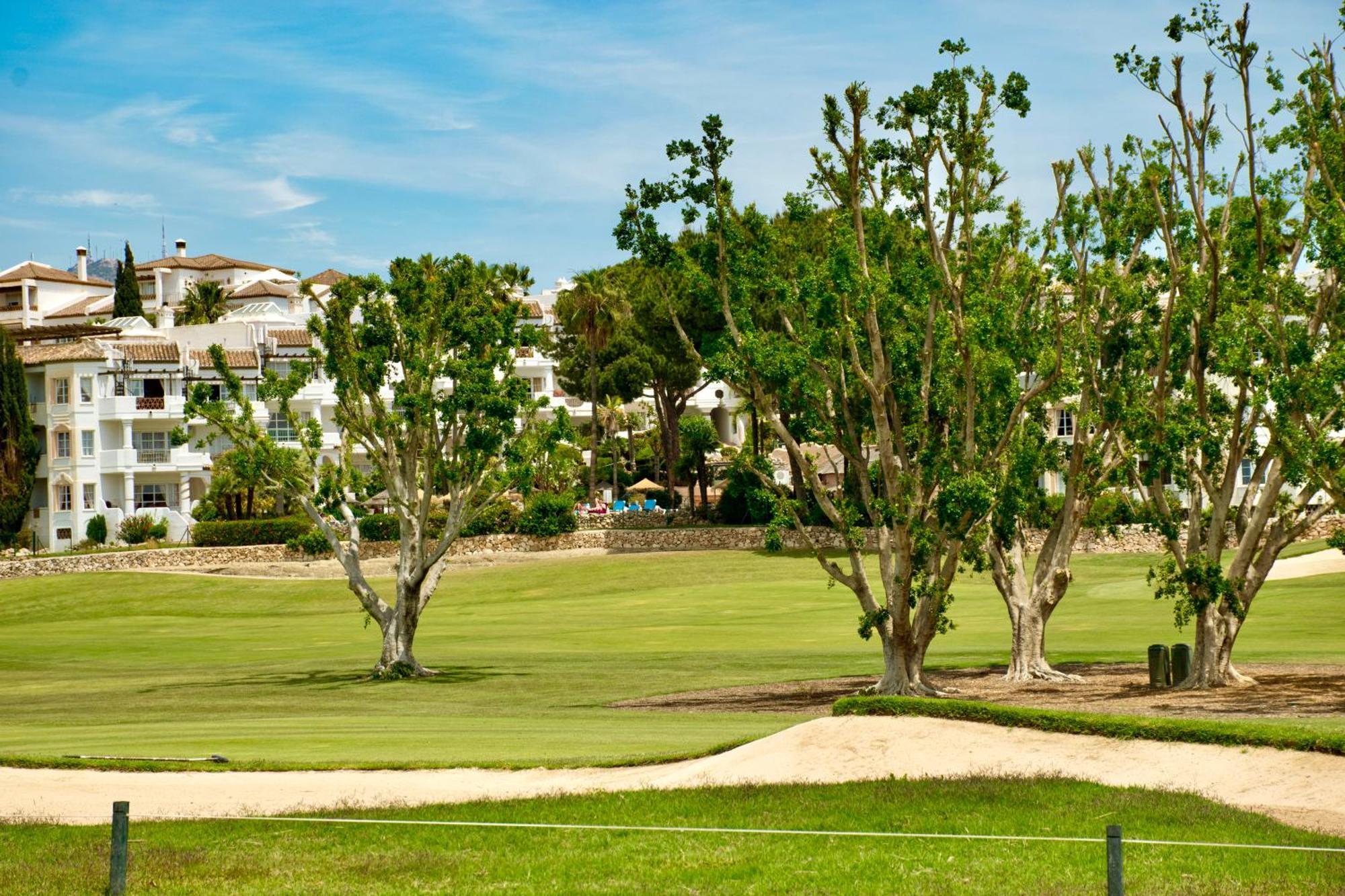 Leos Mijas Golf Apartment ฟูเอนฮิโรลา ภายนอก รูปภาพ