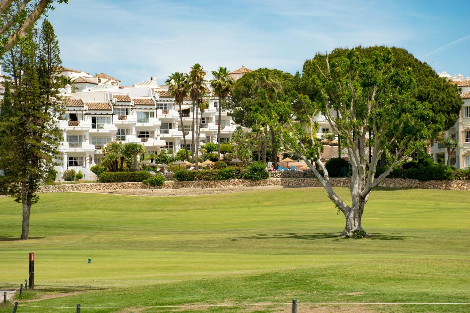 Leos Mijas Golf Apartment ฟูเอนฮิโรลา ภายนอก รูปภาพ