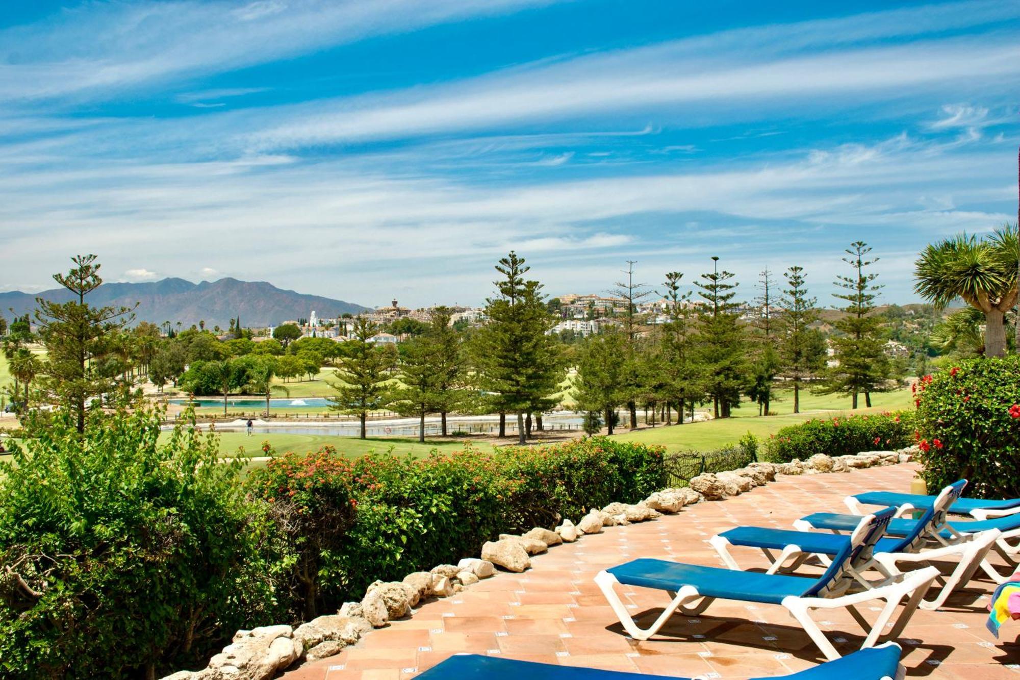 Leos Mijas Golf Apartment ฟูเอนฮิโรลา ภายนอก รูปภาพ